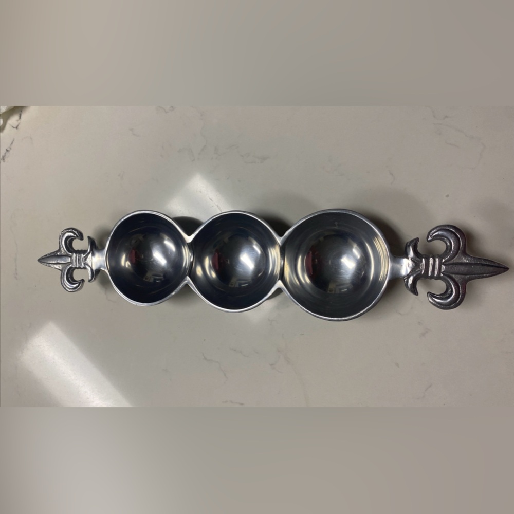 Metal Alloy Triple Dipping Dish, Condiments bowls With fleur-de-lis handles